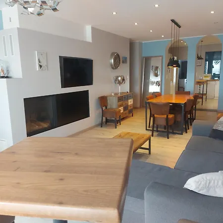 De Standing Bord De Malo Apartman